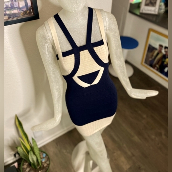 WOW COUTURE BODYCON MINI DRESS SMALL NAVY CREAM BANDAGE STRAPPY - Picture 1 of 6